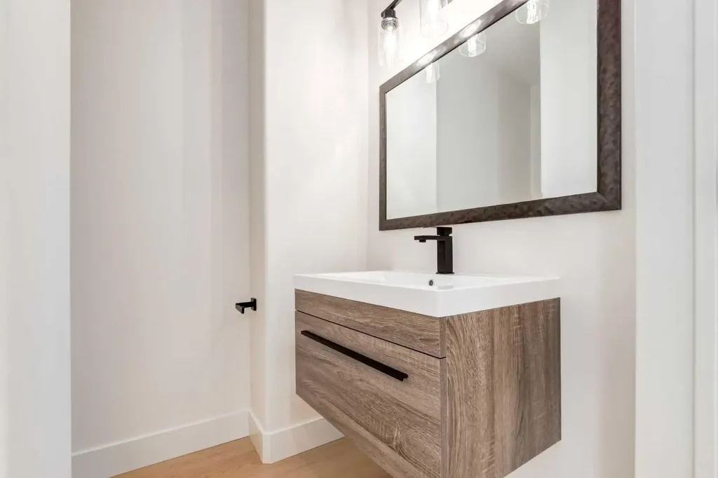 4503 73 Street NW Calgary AB T3B2M7