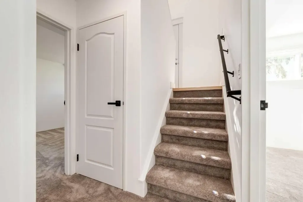 4503 73 Street NW Calgary AB T3B2M7