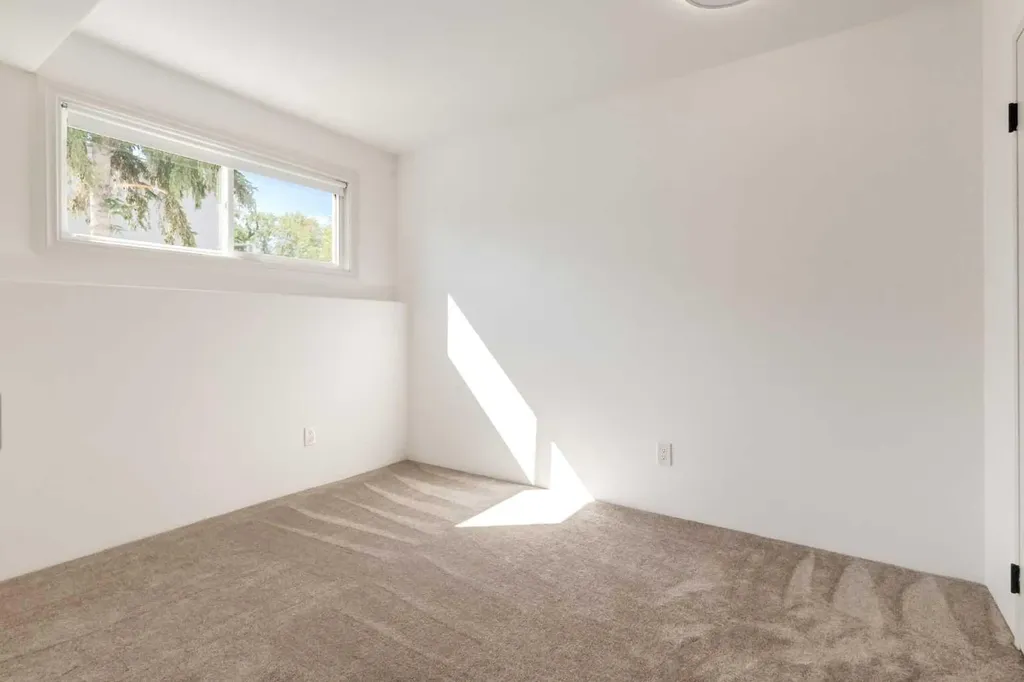 4503 75 Street NW Calgary AB T3B2M7