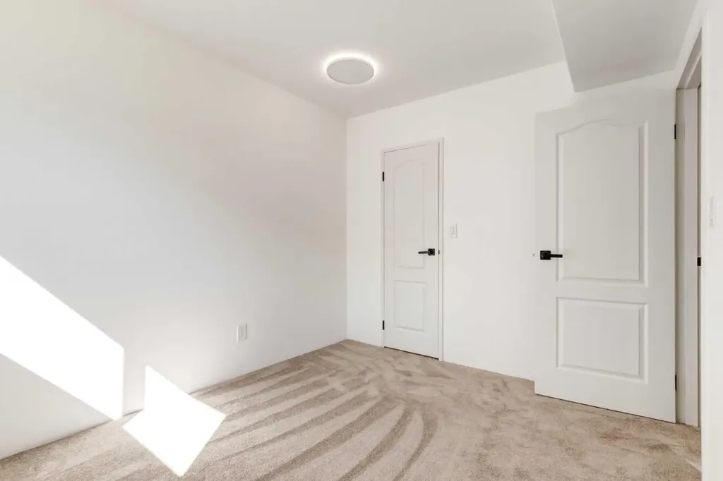 4503 75 Street NW Calgary AB T3B2M7