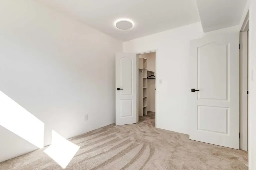 4503 73 Street NW Calgary AB T3B2M7