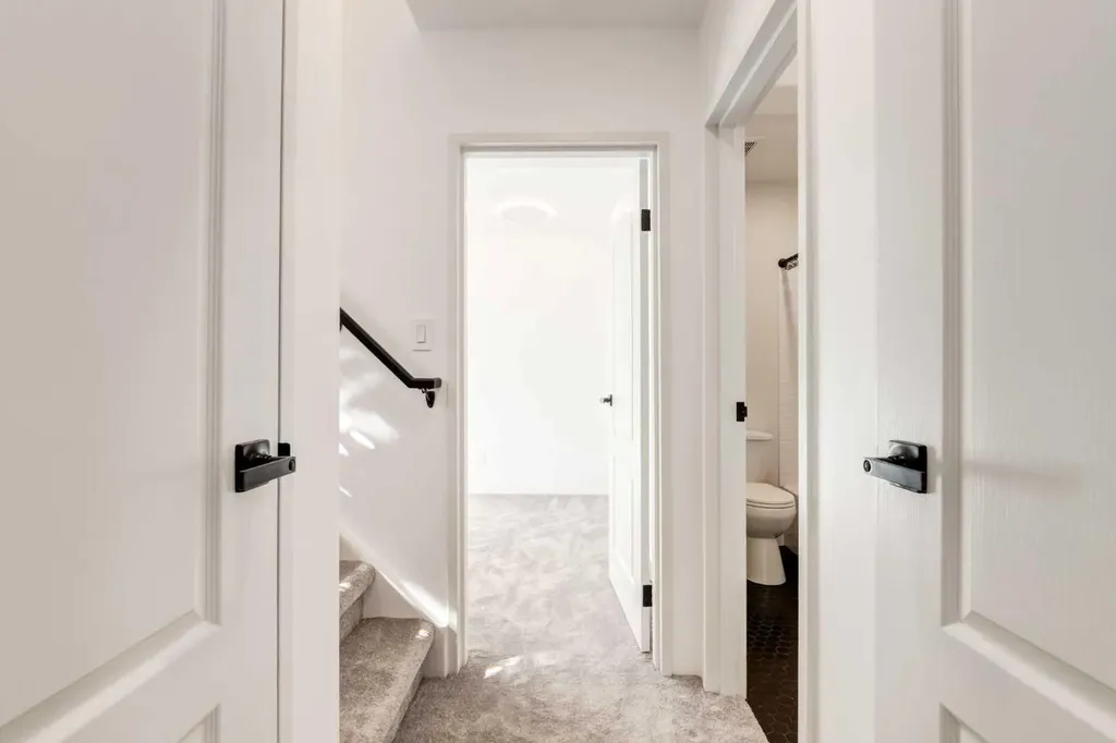 4503 75 Street NW Calgary AB T3B2M7