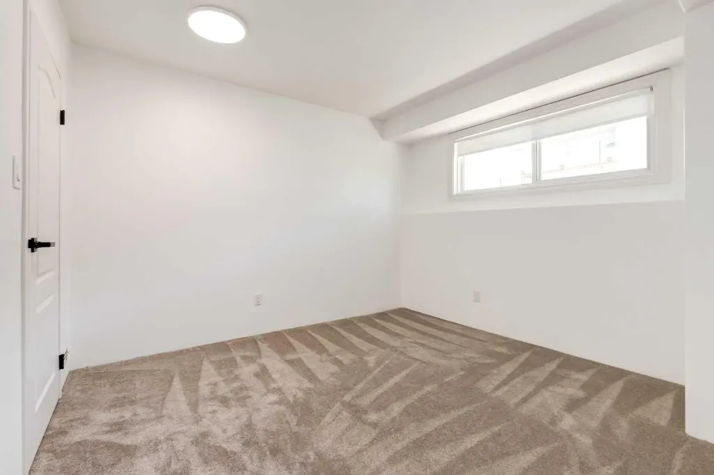 4503 73 Street NW Calgary AB T3B2M7