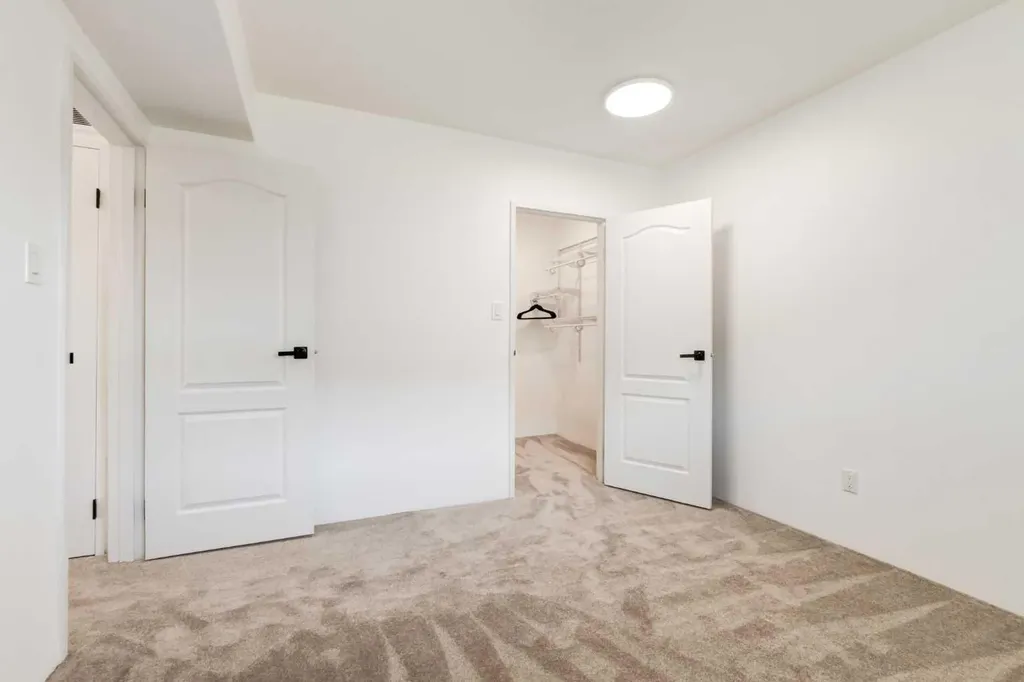 4503 73 Street NW Calgary AB T3B2M7