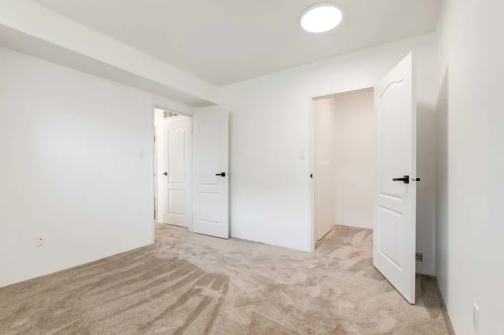 4503 75 Street NW Calgary AB T3B2M7