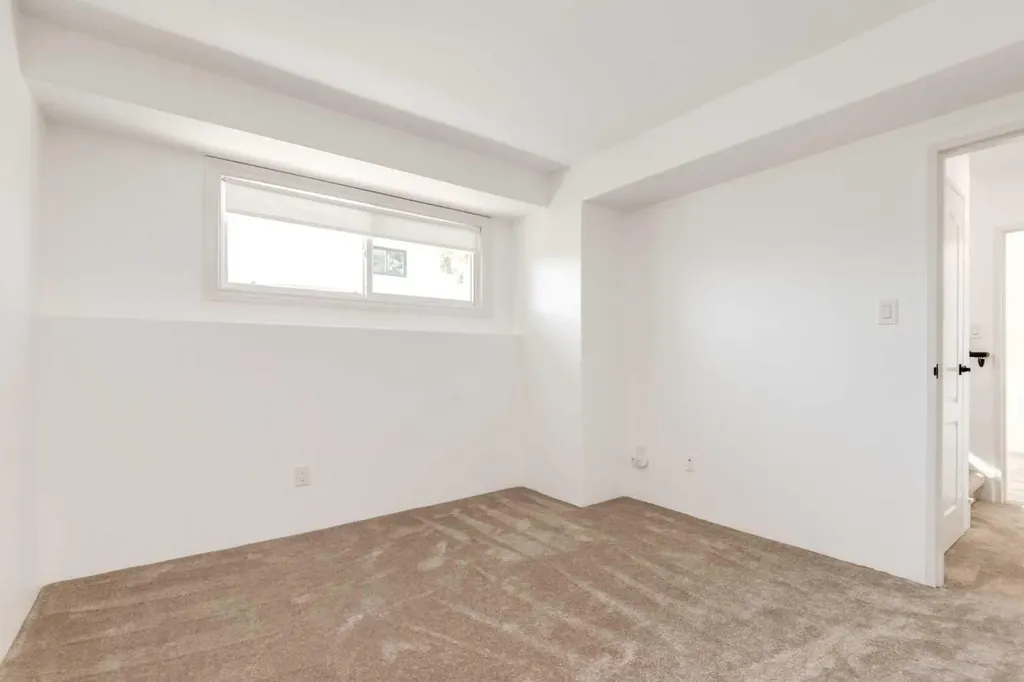 4503 75 Street NW Calgary AB T3B2M7