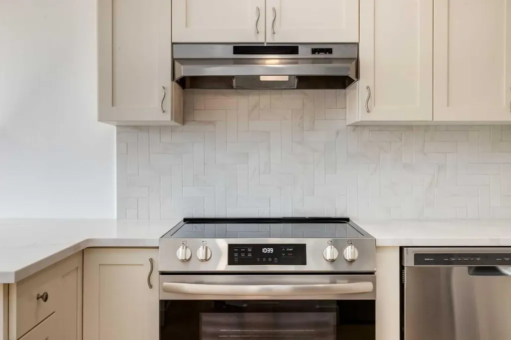 4503 75 Street NW Calgary AB T3B2M7