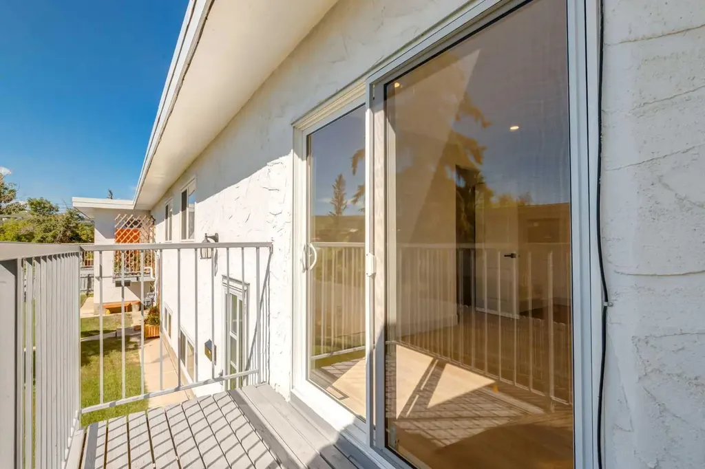 4503 73 Street NW Calgary AB T3B2M7