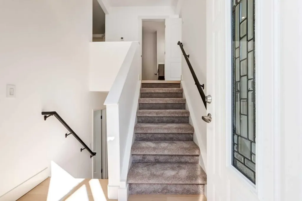 4503 73 Street NW Calgary AB T3B2M7