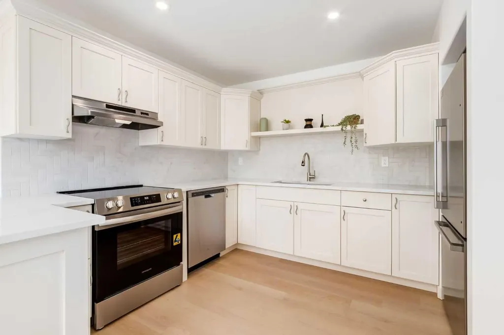 4503 75 Street NW Calgary AB T3B2M7