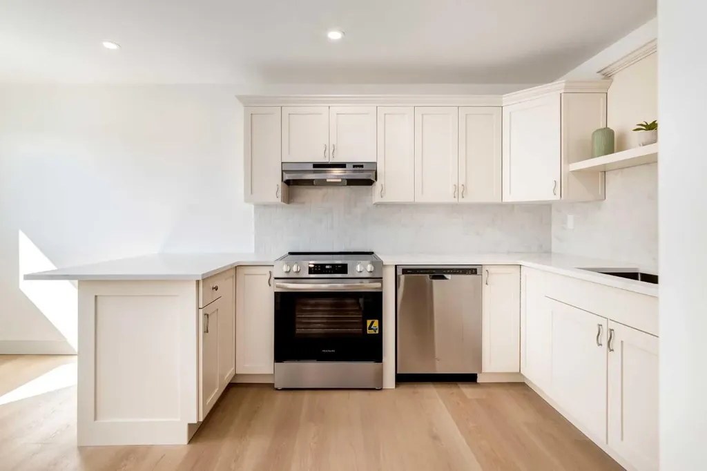4503 75 Street NW Calgary AB T3B2M7