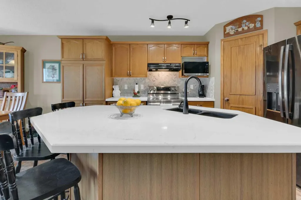 264 Tuscany Ridge View NW Calgary AB T3L 2J7