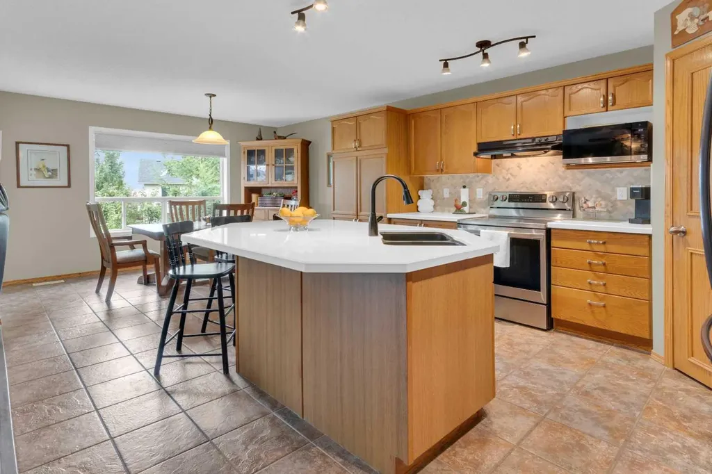 264 Tuscany Ridge View NW Calgary AB T3L 2J7