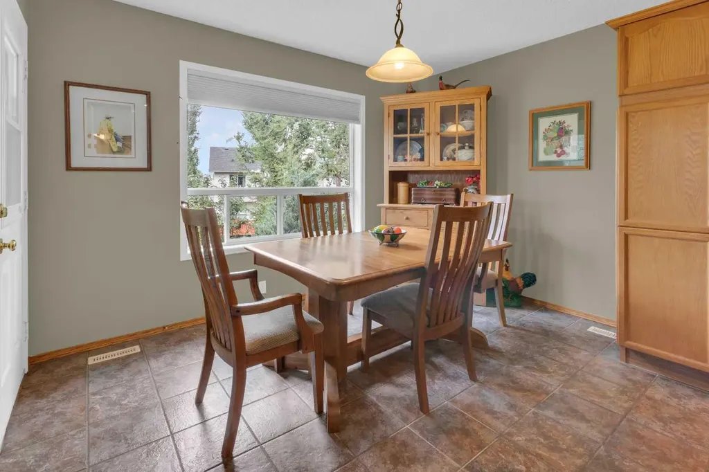 264 Tuscany Ridge View NW Calgary AB T3L 2J7