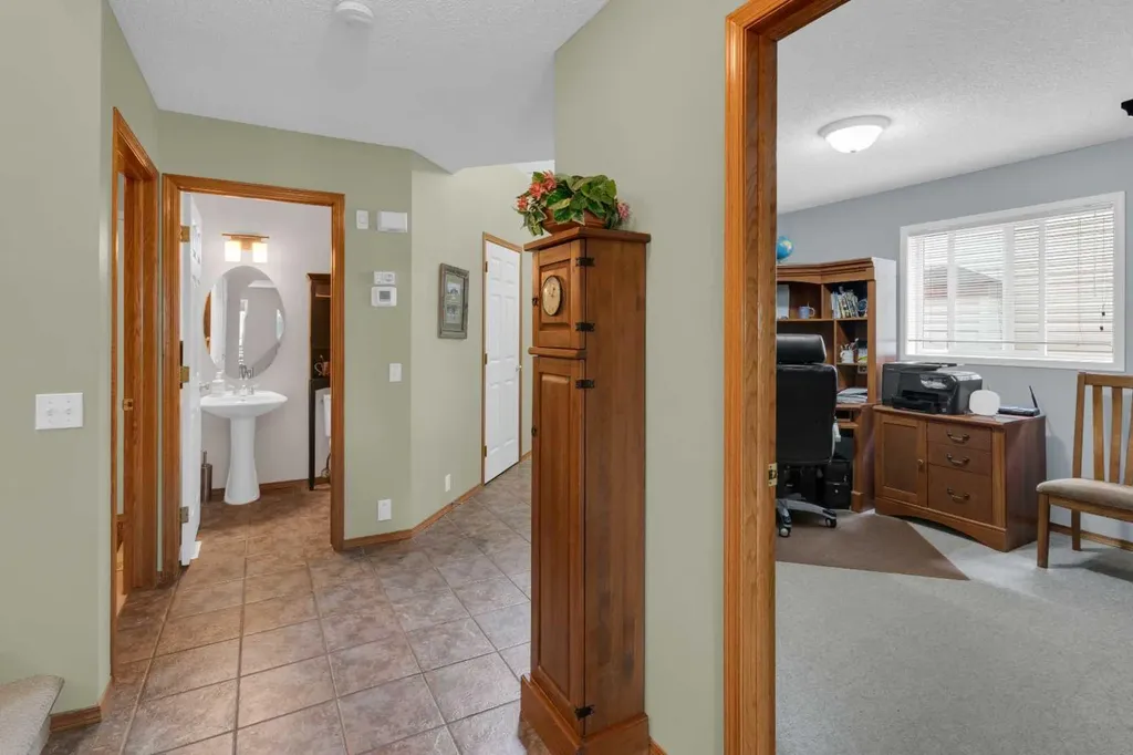 264 Tuscany Ridge View NW Calgary AB T3L 2J7