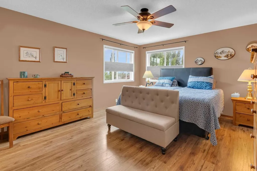 264 Tuscany Ridge View NW Calgary AB T3L 2J7