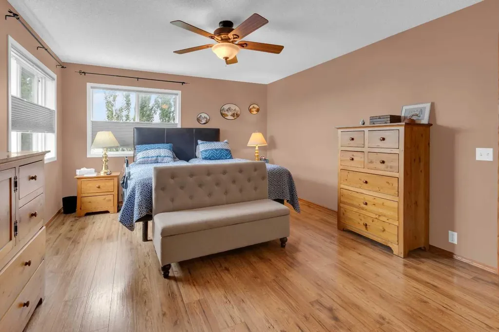 264 Tuscany Ridge View NW Calgary AB T3L 2J7