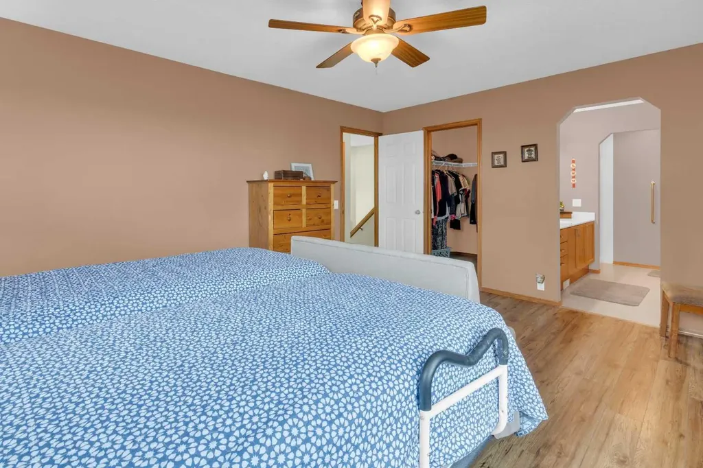 264 Tuscany Ridge View NW Calgary AB T3L 2J7