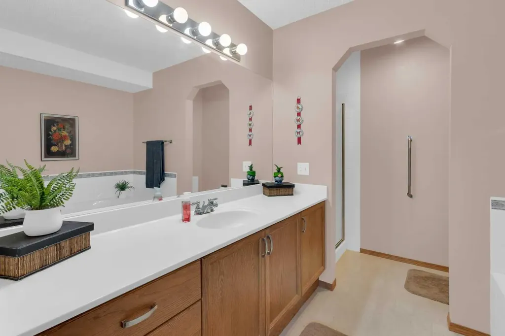 264 Tuscany Ridge View NW Calgary AB T3L 2J7