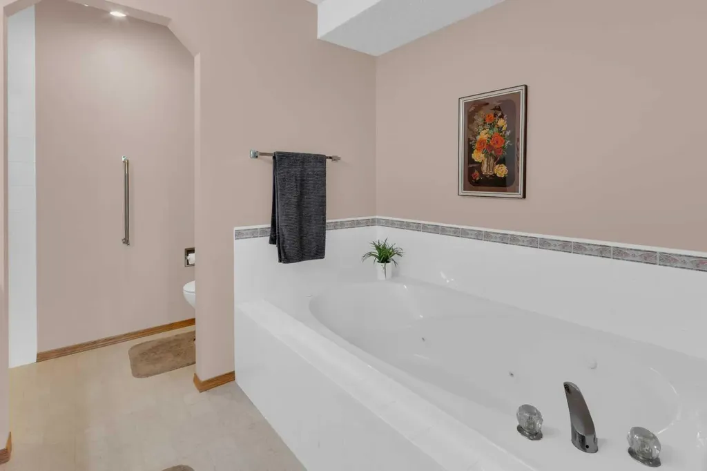 264 Tuscany Ridge View NW Calgary AB T3L 2J7