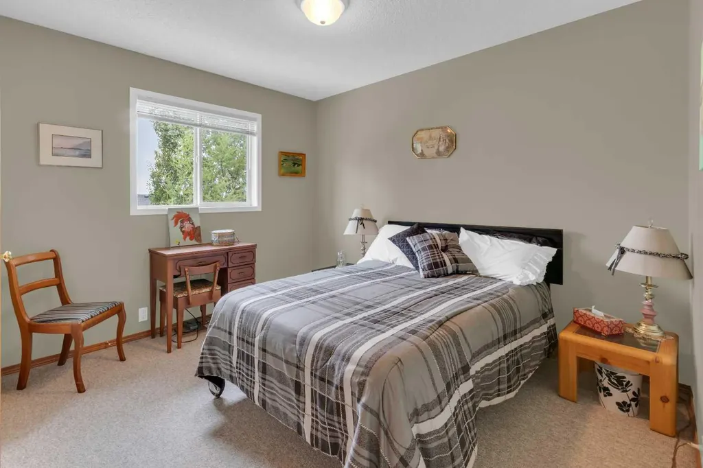 264 Tuscany Ridge View NW Calgary AB T3L 2J7
