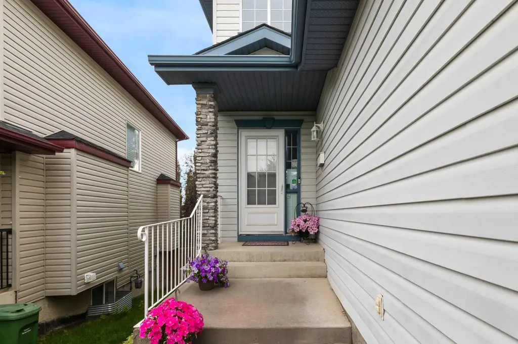264 Tuscany Ridge View NW Calgary AB T3L 2J7