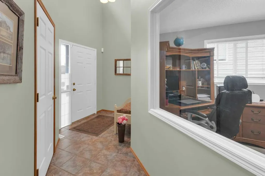 264 Tuscany Ridge View NW Calgary AB T3L 2J7