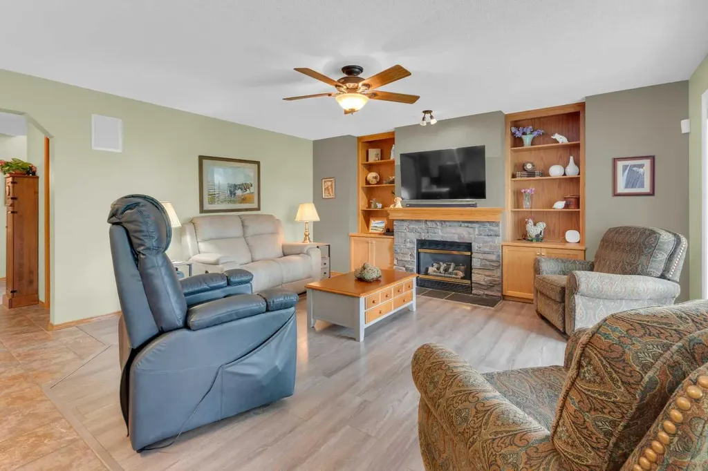 264 Tuscany Ridge View NW Calgary AB T3L 2J7