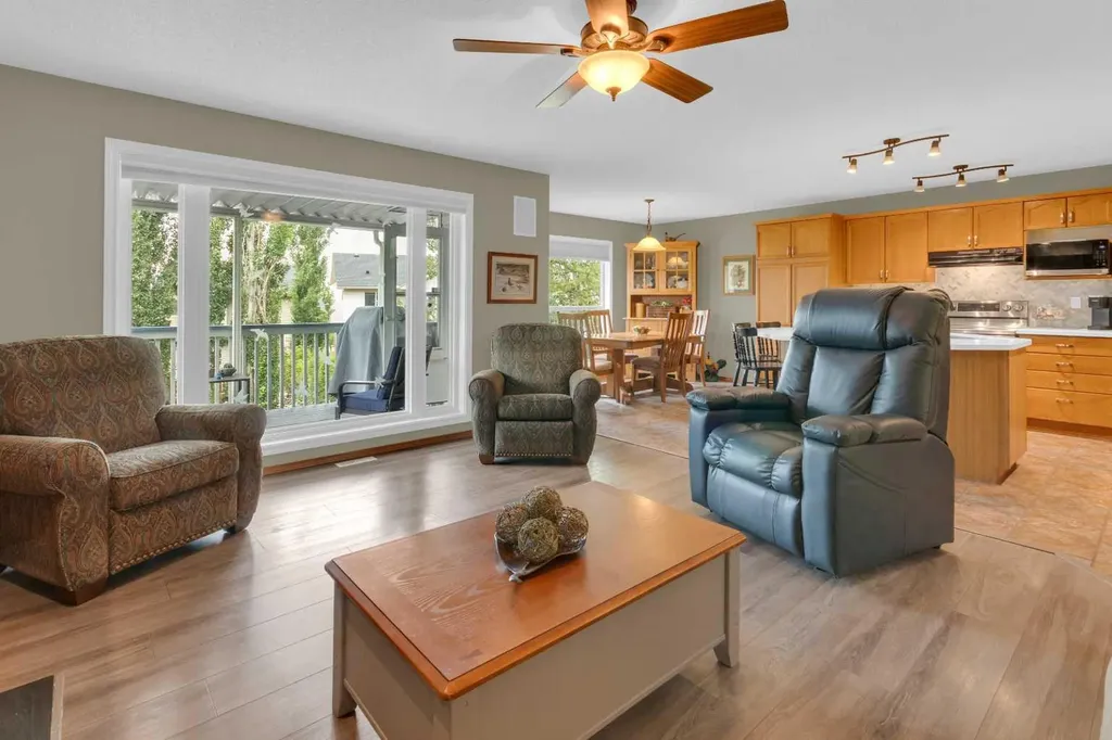 264 Tuscany Ridge View NW Calgary AB T3L 2J7