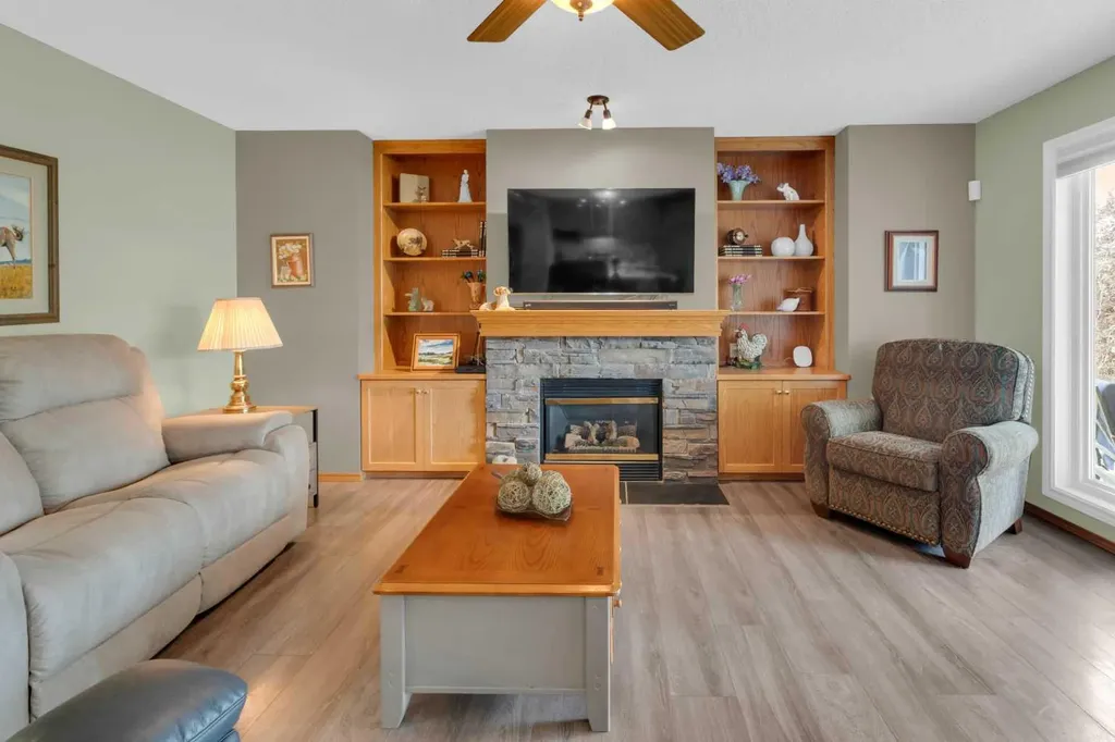 264 Tuscany Ridge View NW Calgary AB T3L 2J7