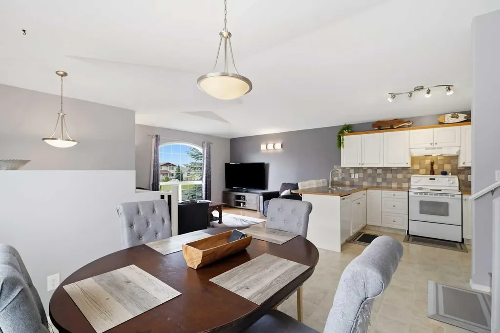 19 Ralston Crescent Red Deer AB T4P3Y5
