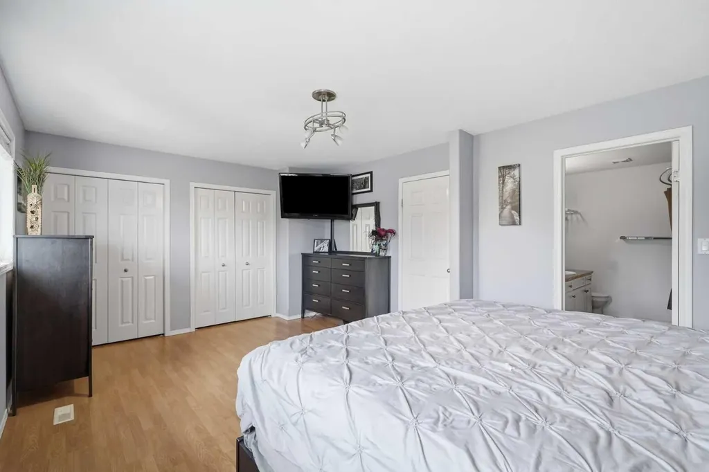 19 Ralston Crescent Red Deer AB T4P3Y5