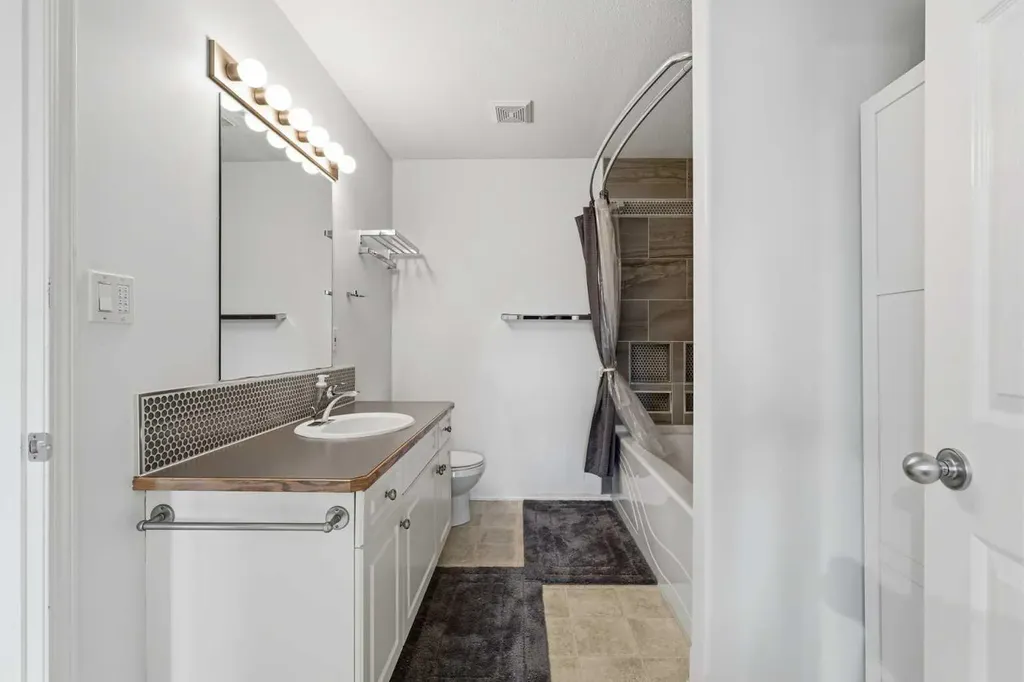 19 Ralston Crescent Red Deer AB T4P3Y5