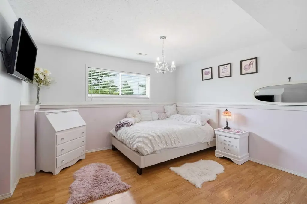 19 Ralston Crescent Red Deer AB T4P3Y5