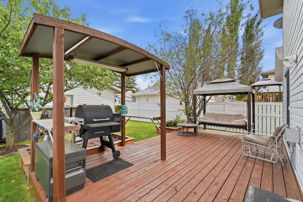 19 Ralston Crescent Red Deer AB T4P3Y5
