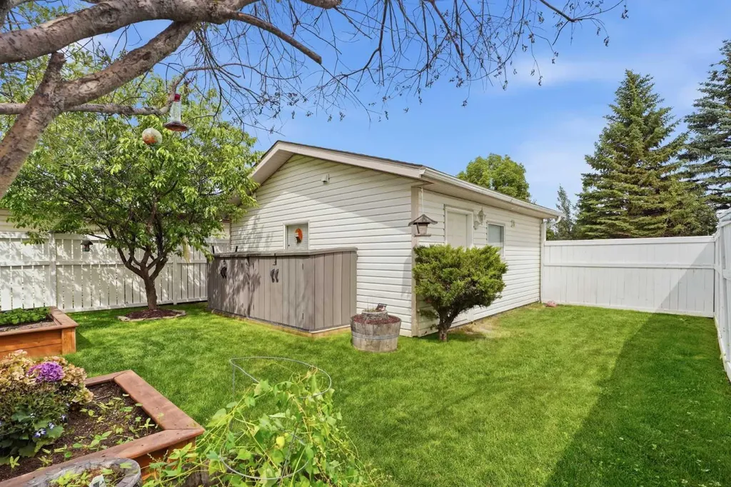 19 Ralston Crescent Red Deer AB T4P3Y5