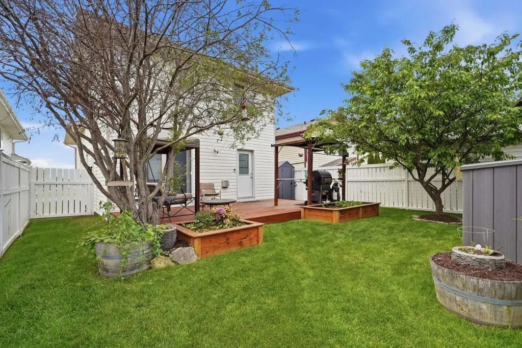 19 Ralston Crescent Red Deer AB T4P3Y5