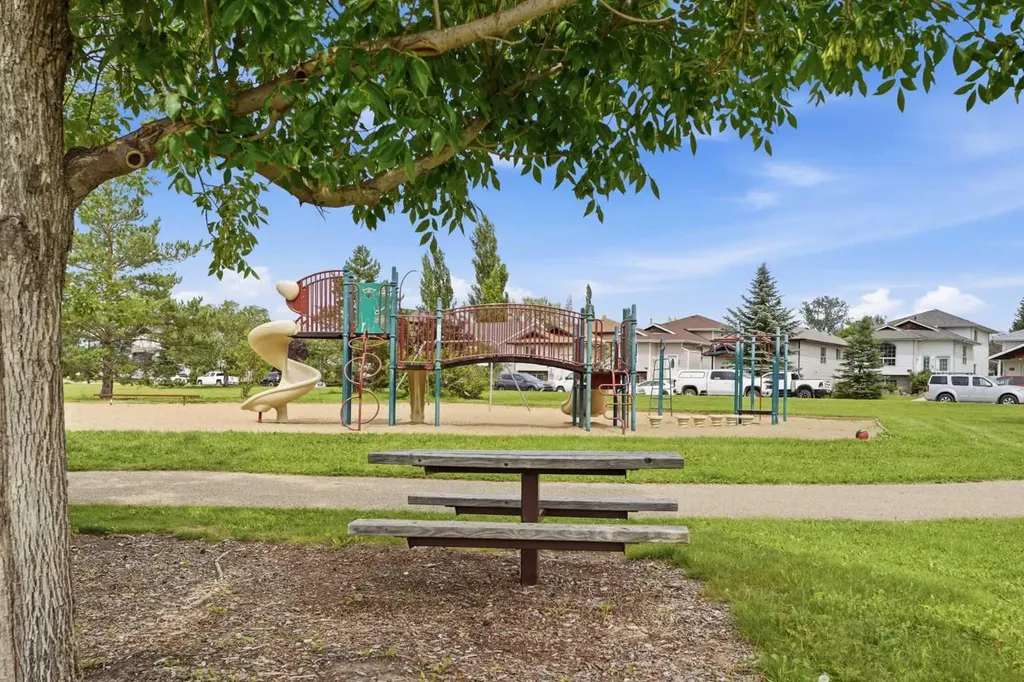 19 Ralston Crescent Red Deer AB T4P3Y5