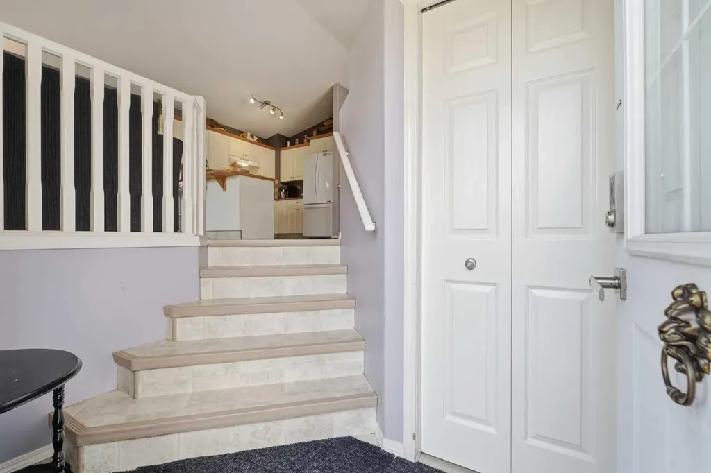 19 Ralston Crescent Red Deer AB T4P3Y5