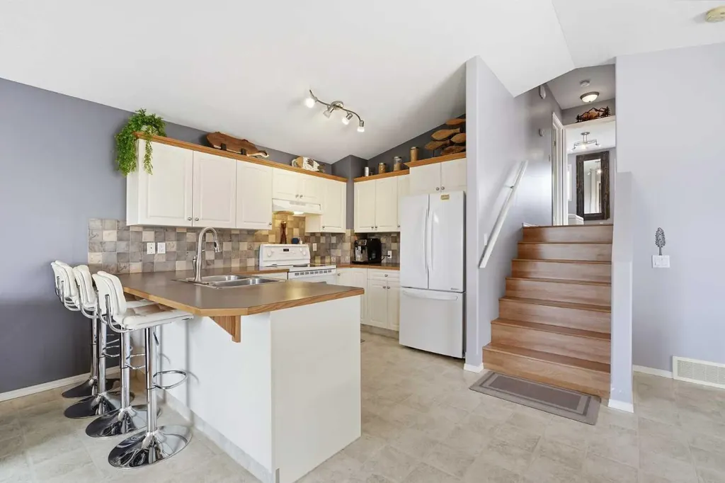 19 Ralston Crescent Red Deer AB T4P3Y5
