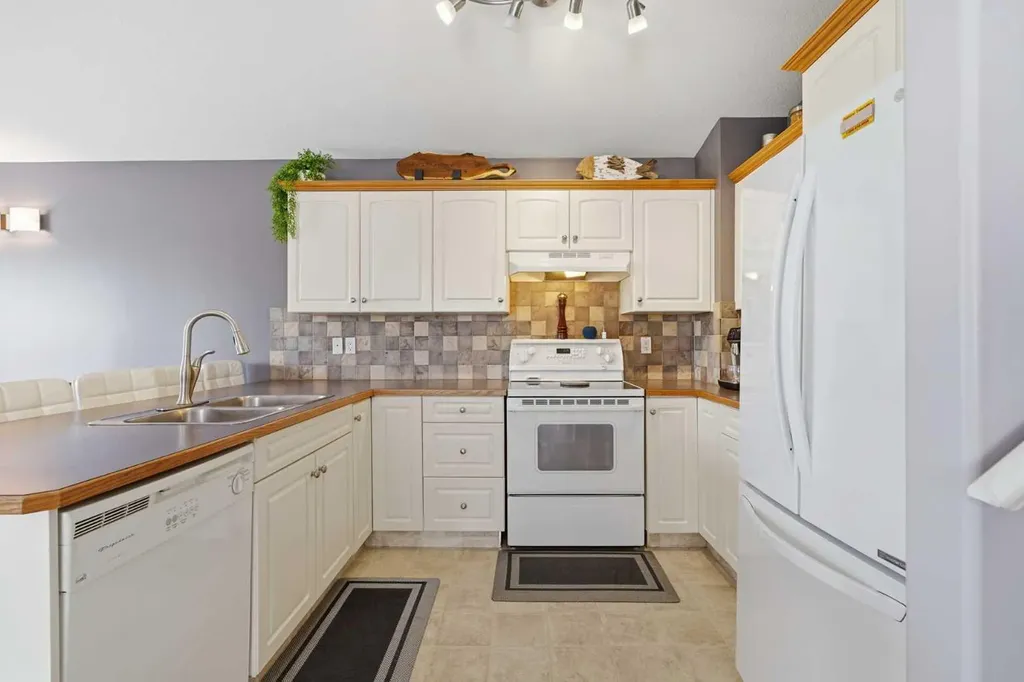 19 Ralston Crescent Red Deer AB T4P3Y5