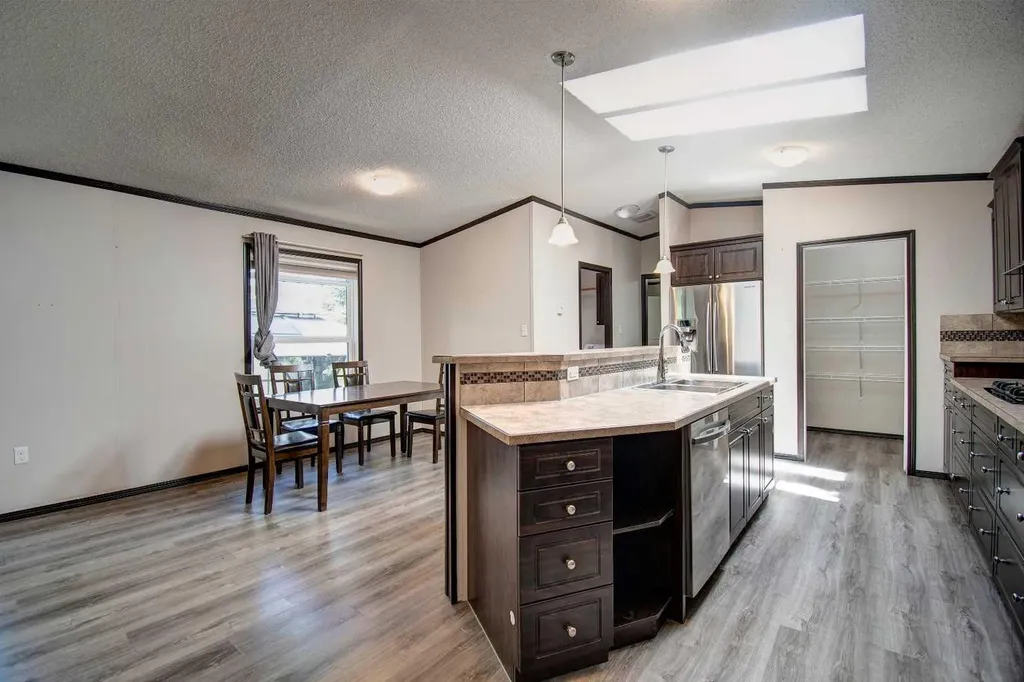 24 Spring Dale Court SE Airdrie AB T4A1N9
