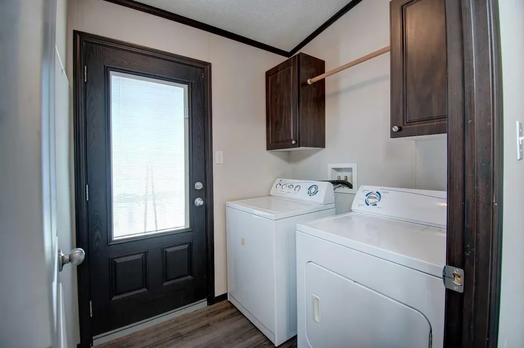 24 Spring Dale Court SE Airdrie AB T4A1N9