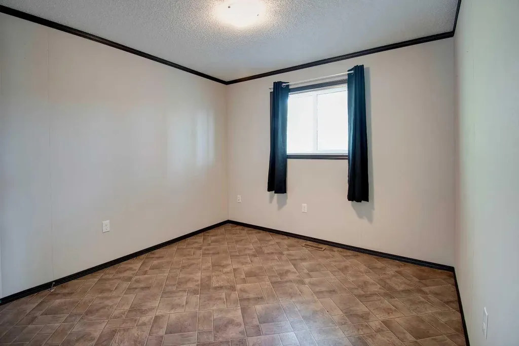 24 Spring Dale Court SE Airdrie AB T4A1N9