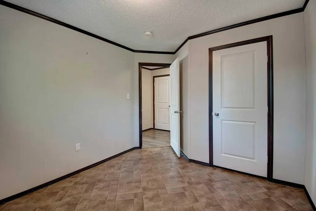 24 Spring Dale Court SE Airdrie AB T4A1N9
