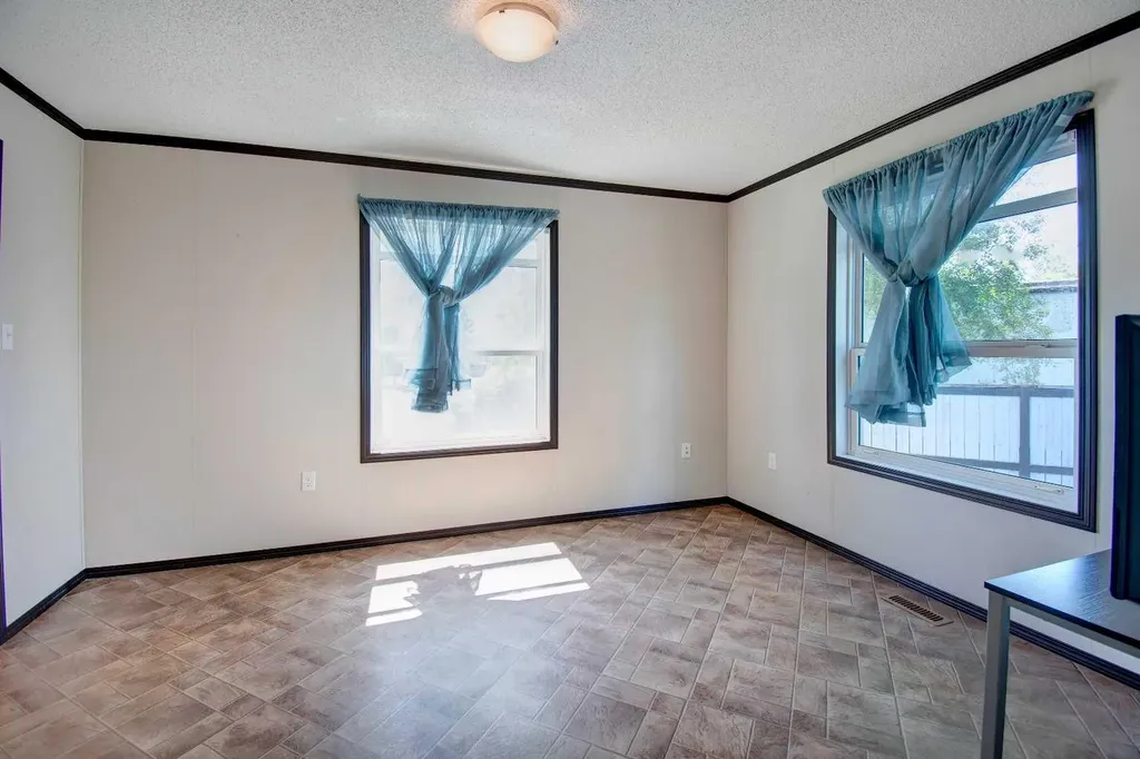 24 Spring Dale Court SE Airdrie AB T4A1N9