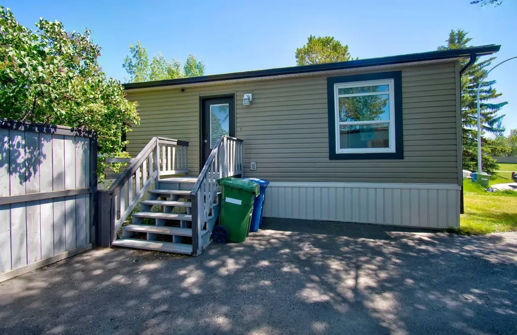 24 Spring Dale Court SE Airdrie AB T4A1N9