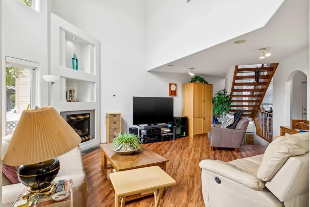 23 Sierra Nevada Close SW Calgary AB T3H 3H4