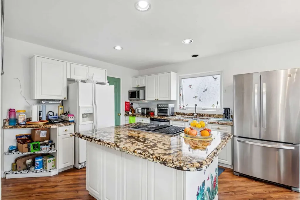 23 Sierra Nevada Close SW Calgary AB T3H 3H4