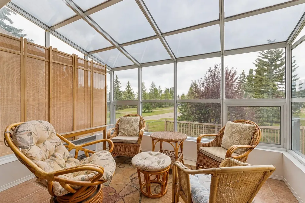 23 Sierra Nevada Close SW Calgary AB T3H 3H4